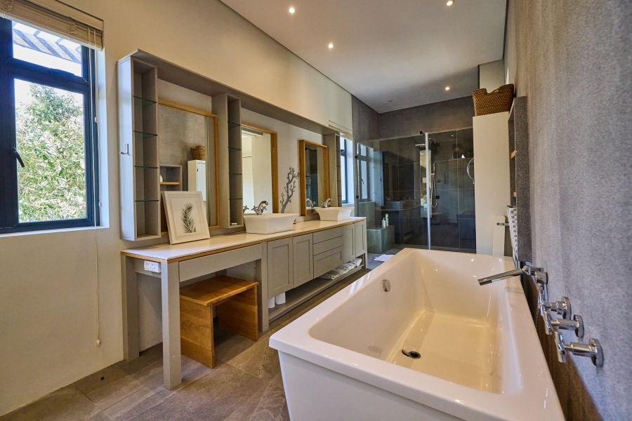 5 Bedroom Property for Sale in Lake Michelle Western Cape